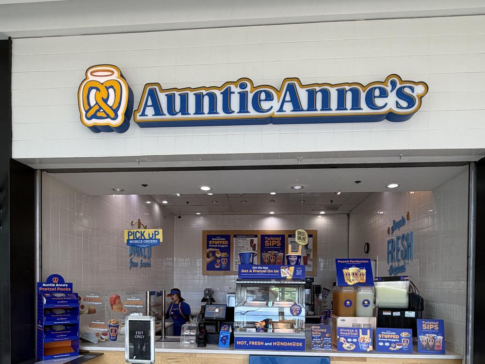Auntie Anne's storefront