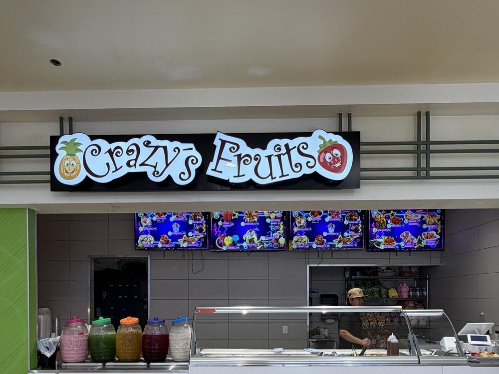 Crazy's Fruits storefront